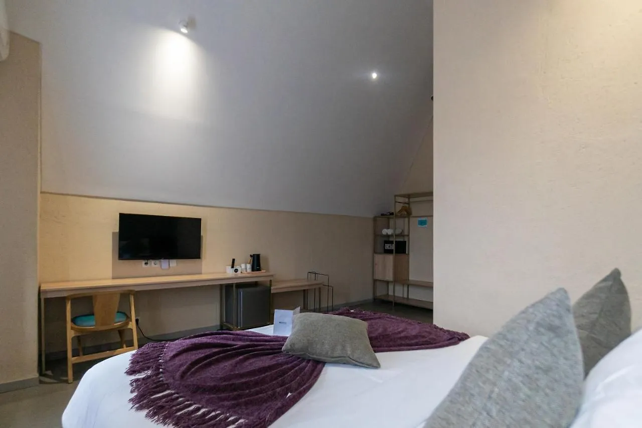 Tanaga Coliving Hotel Seminyak  3*, Seminyak (Bali)